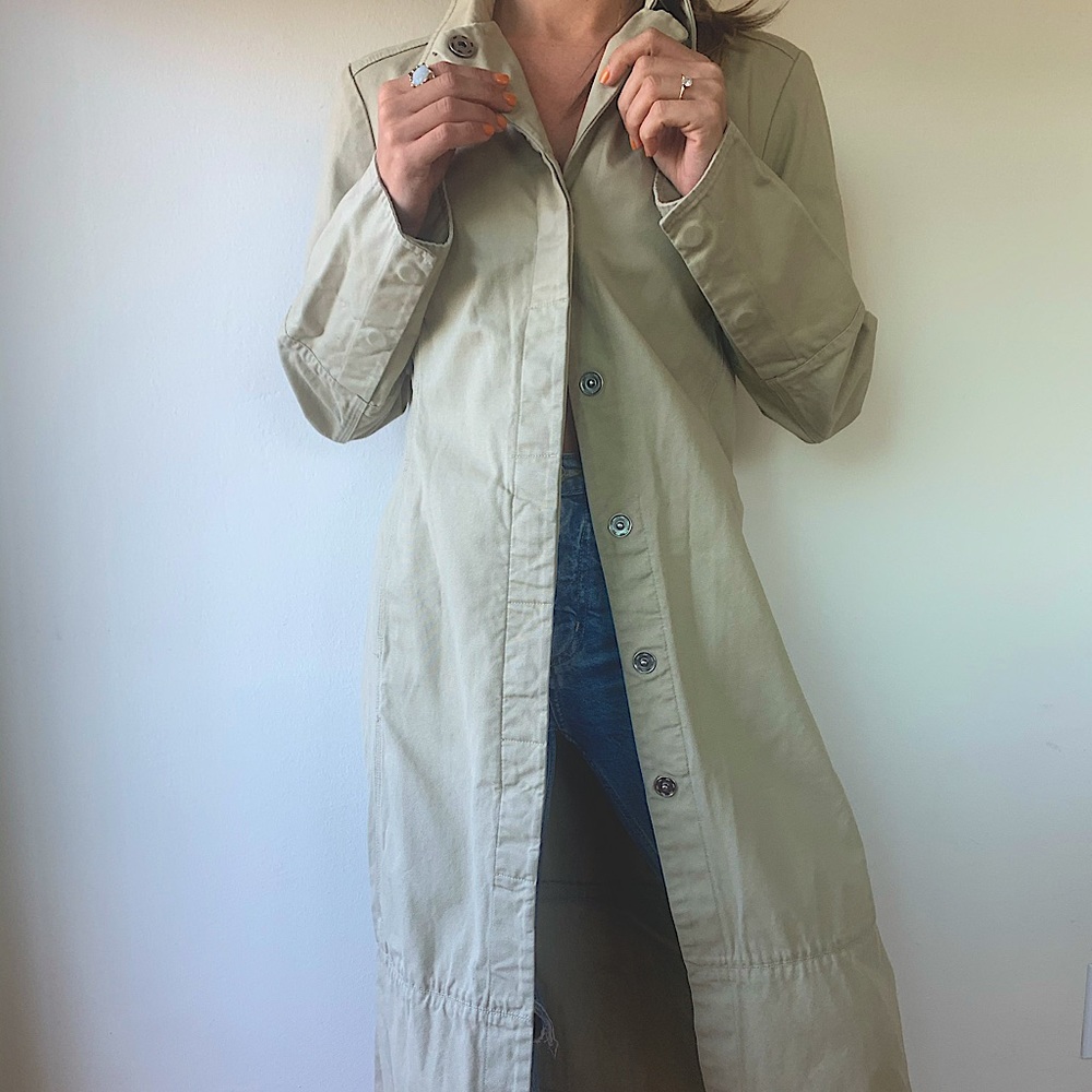 Vintage GAP cream trench coat with pockets + snaps